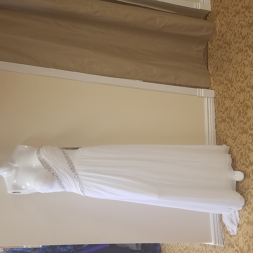 Nwt size 4 Simply Liliana wedding / prom dress